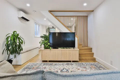 119 Craven Road, ON M4L 2Z4