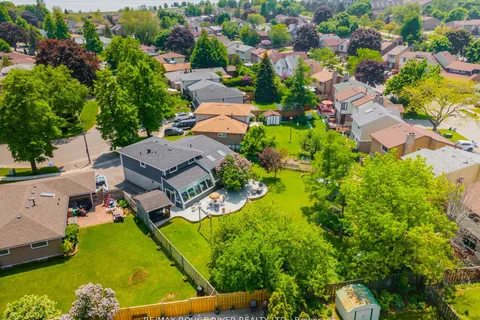 9 Cowling Crescent, ON L1S 2Z6