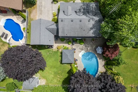 10 Brownsville Crt Court, ON L1B 1L9