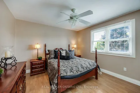 10 Brownsville Crt Court, ON L1B 1L9