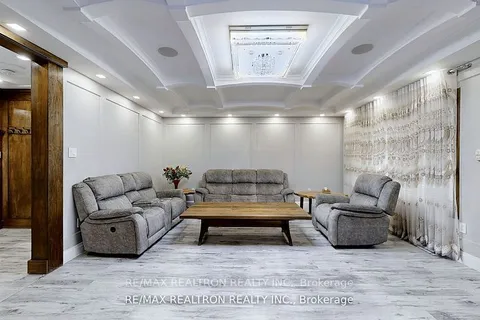 14 Kecala Road, ON M1P 1K4