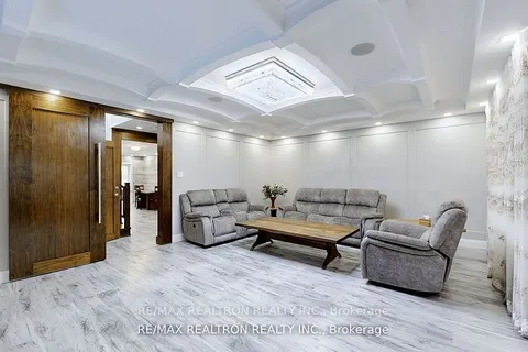 14 Kecala Road, ON M1P 1K4