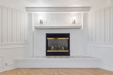 606 Stonebridge Lane, ON L1W 3B3