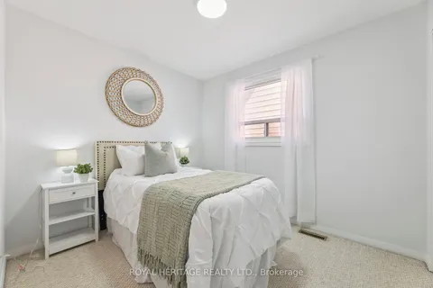 606 Stonebridge Lane, ON L1W 3B3