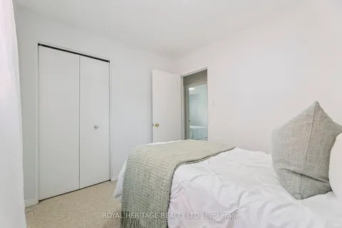 606 Stonebridge Lane, ON L1W 3B3