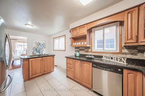 33 Lansbury Drive, ON M1V 3J2