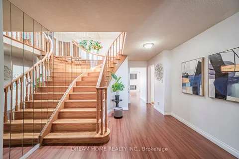 33 Lansbury Drive, ON M1V 3J2