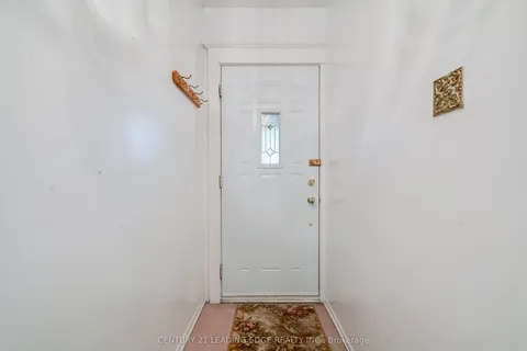 635 Coxwell Avenue, ON M4C 3B8