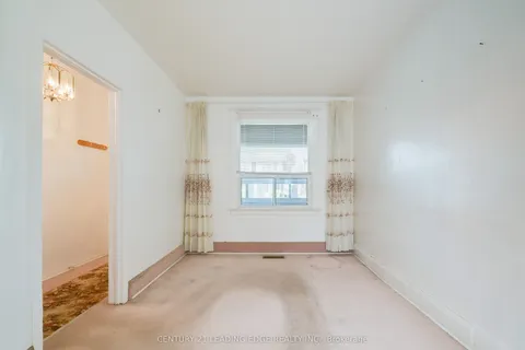 635 Coxwell Avenue, ON M4C 3B8