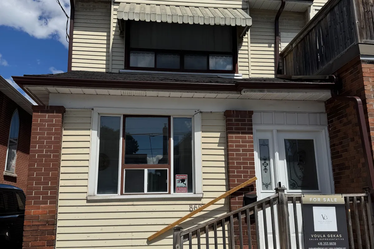 869 Pape Avenue, ON M4K 3T7