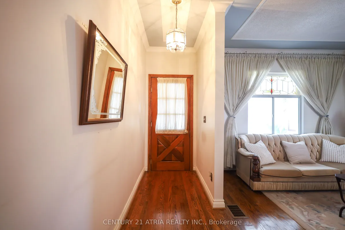 869 Pape Avenue, ON M4K 3T7