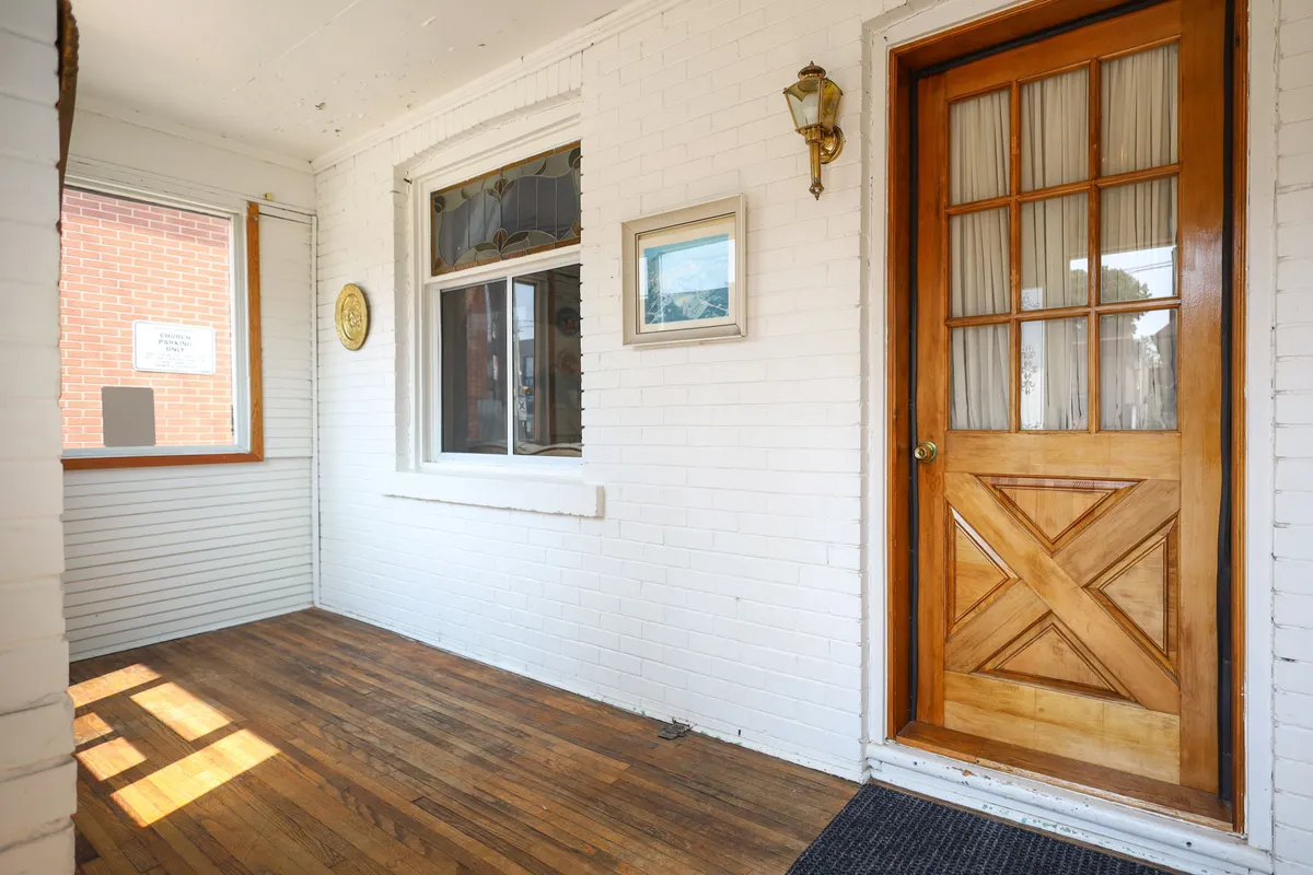 869 Pape Avenue, ON M4K 3T7