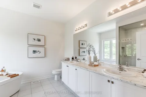 1220 Talisman Manor, ON L1X 0R9