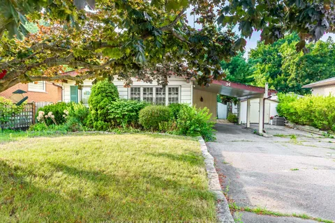 34 Taunton Road, ON L1G 3T2