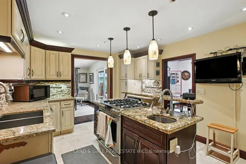 519 Kingston Road, ON L1S 6M1