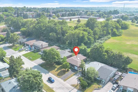 764 Hillcrest Road, ON L1W 2P4