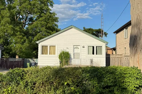 5 Weir Crescent, ON M1E 3A8