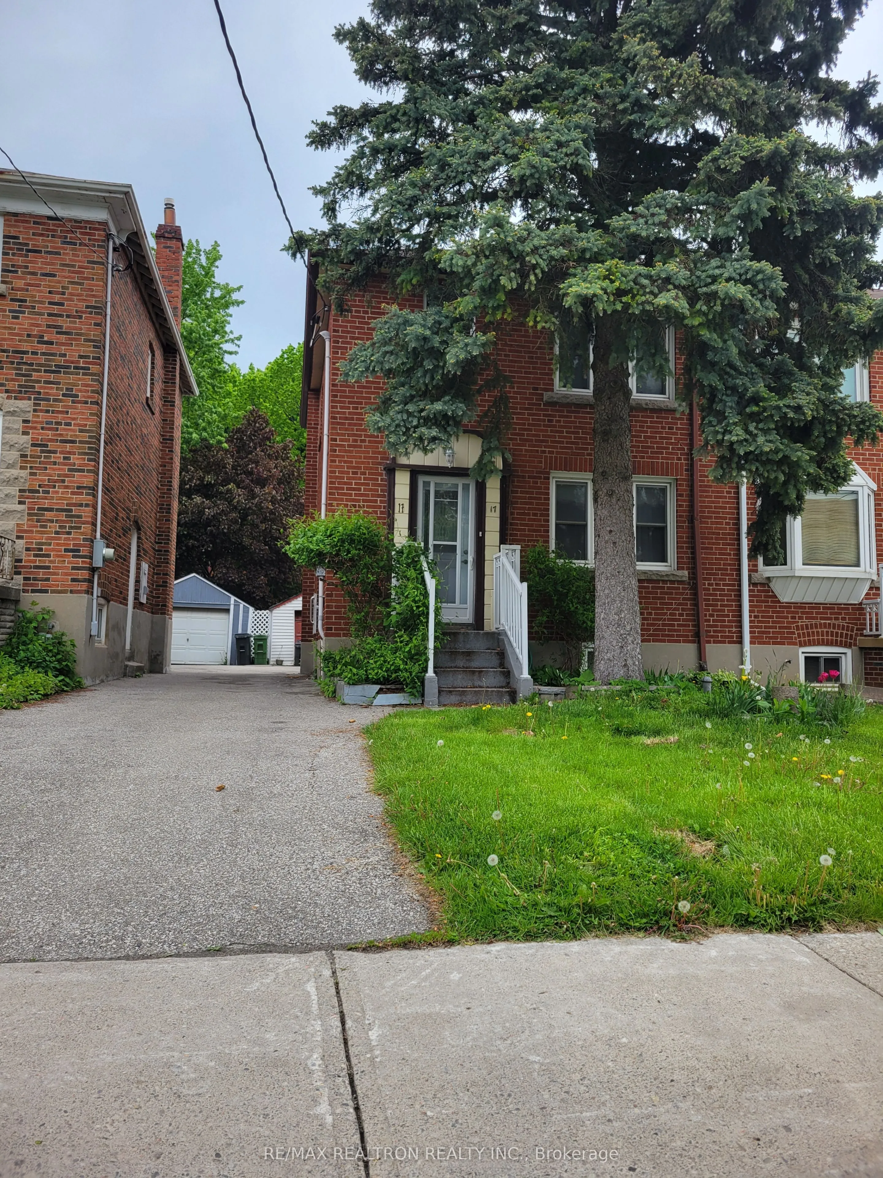 17 Atlee Avenue, ON M1N 3W9