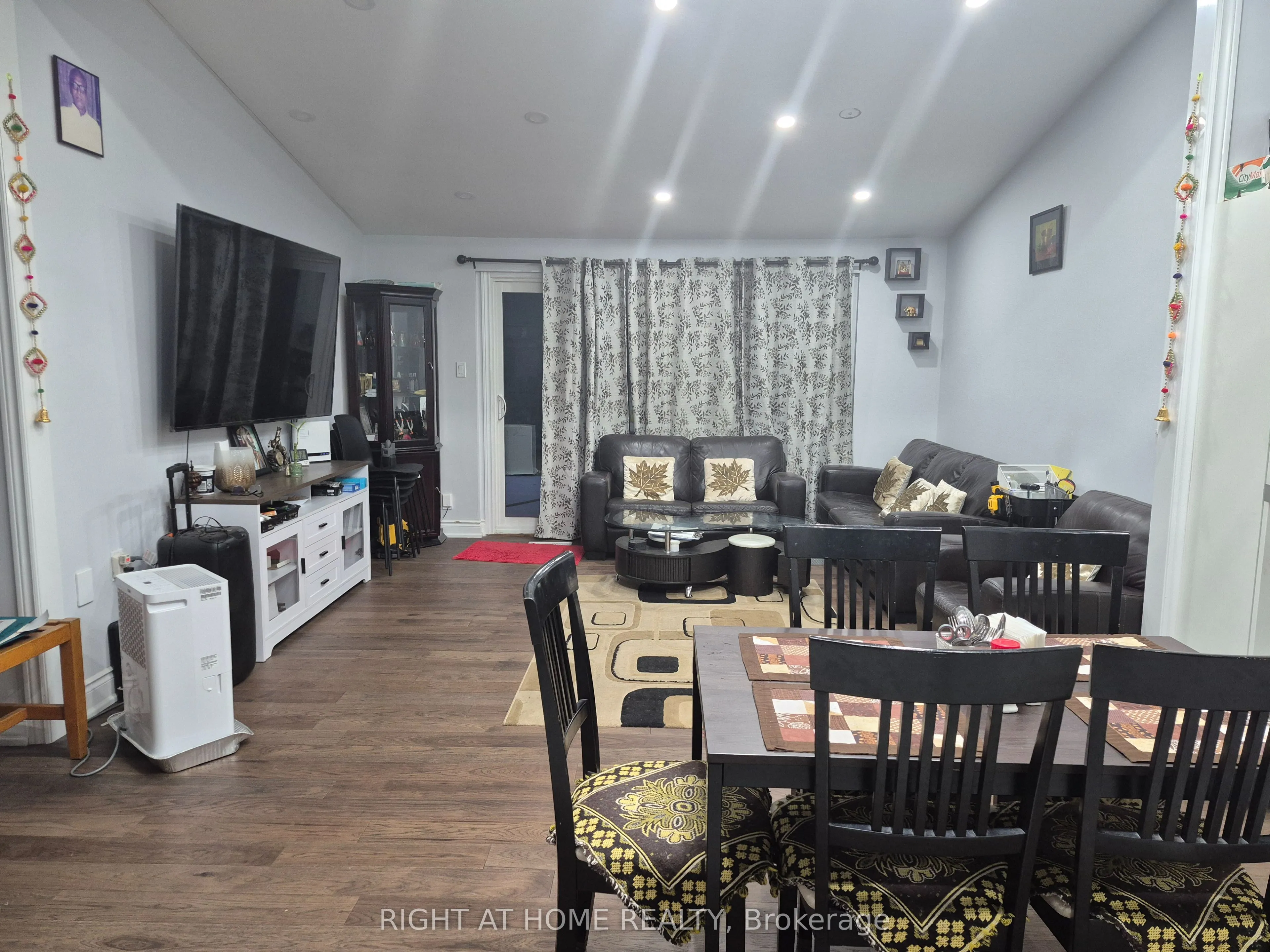 11 Lesterwood Crescent, ON M1P 3L5