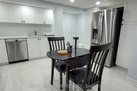 11 Lesterwood Crescent, ON M1P 3L5