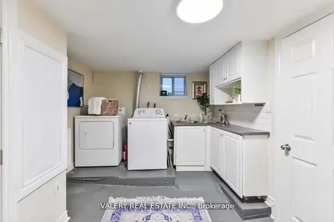 204 Oakcrest Avenue, ON M4C 1C2