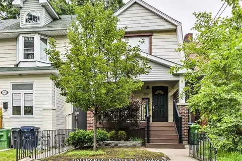 204 Oakcrest Avenue, ON M4C 1C2