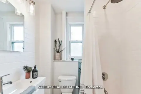 204 Oakcrest Avenue, ON M4C 1C2