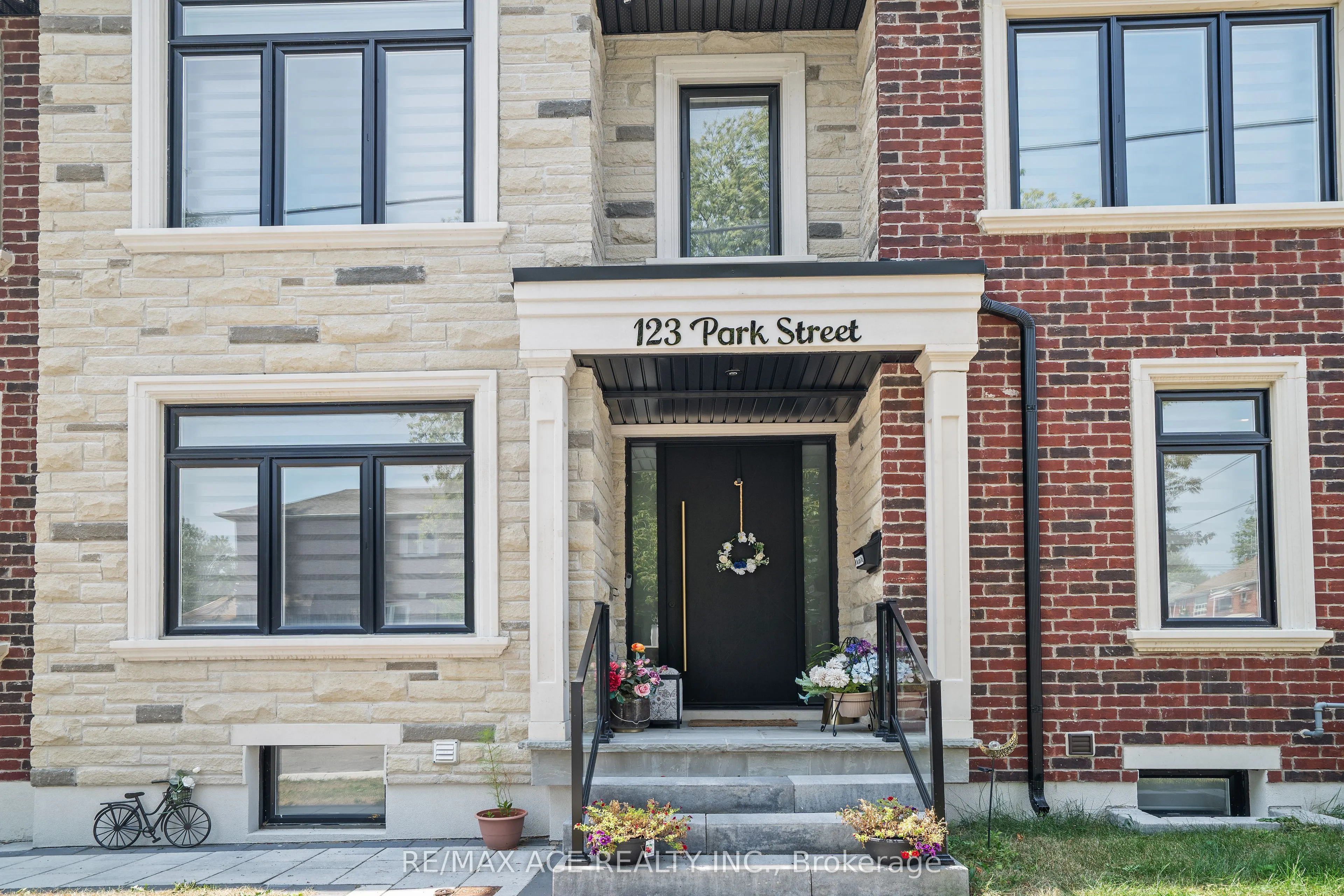 123 Park Street, ON M1N 2P2