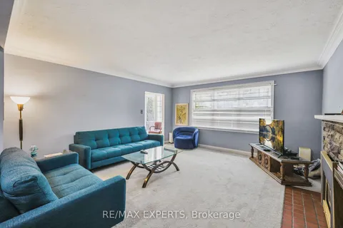 17 Brinloor Boulevard, ON M1M 1L3