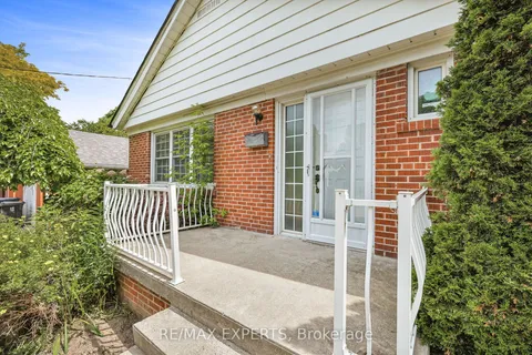 17 Brinloor Boulevard, ON M1M 1L3