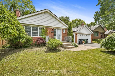 17 Brinloor Boulevard, ON M1M 1L3