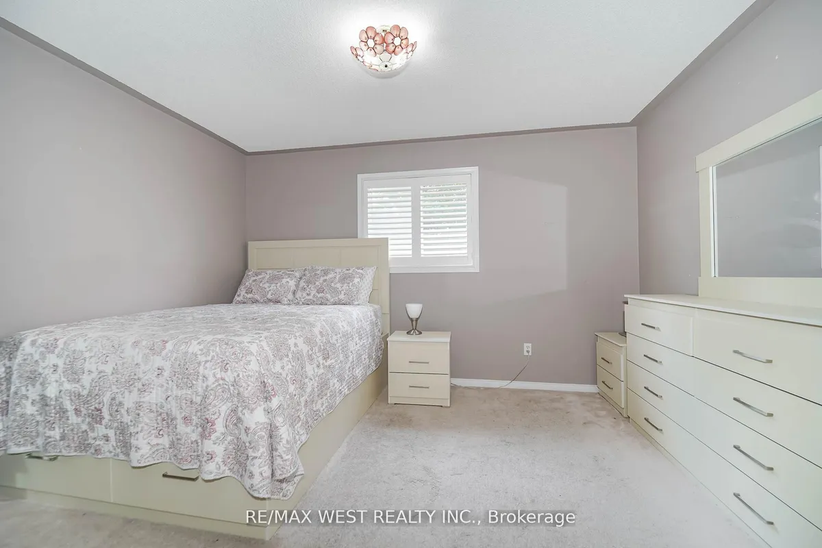 1976 Edenwood Drive, ON L1G 7Y1