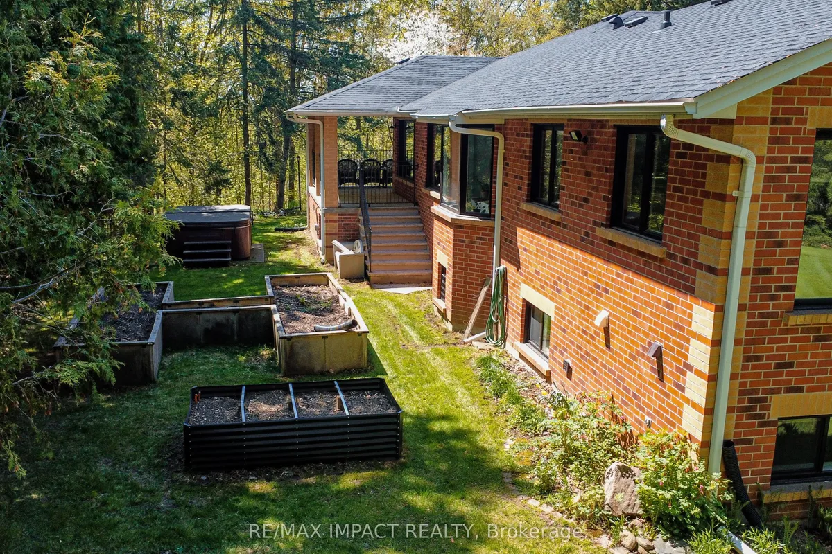 215 Raglan Road, ON L1H 0N5