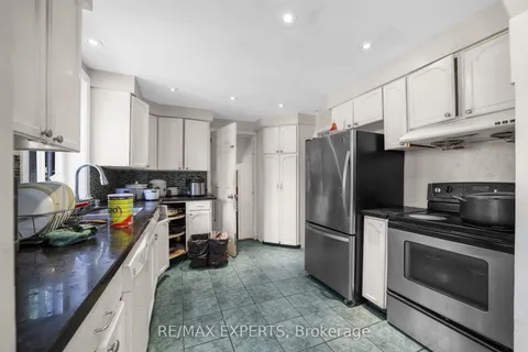 16 Bellehaven Crescent, ON M1M 1H3