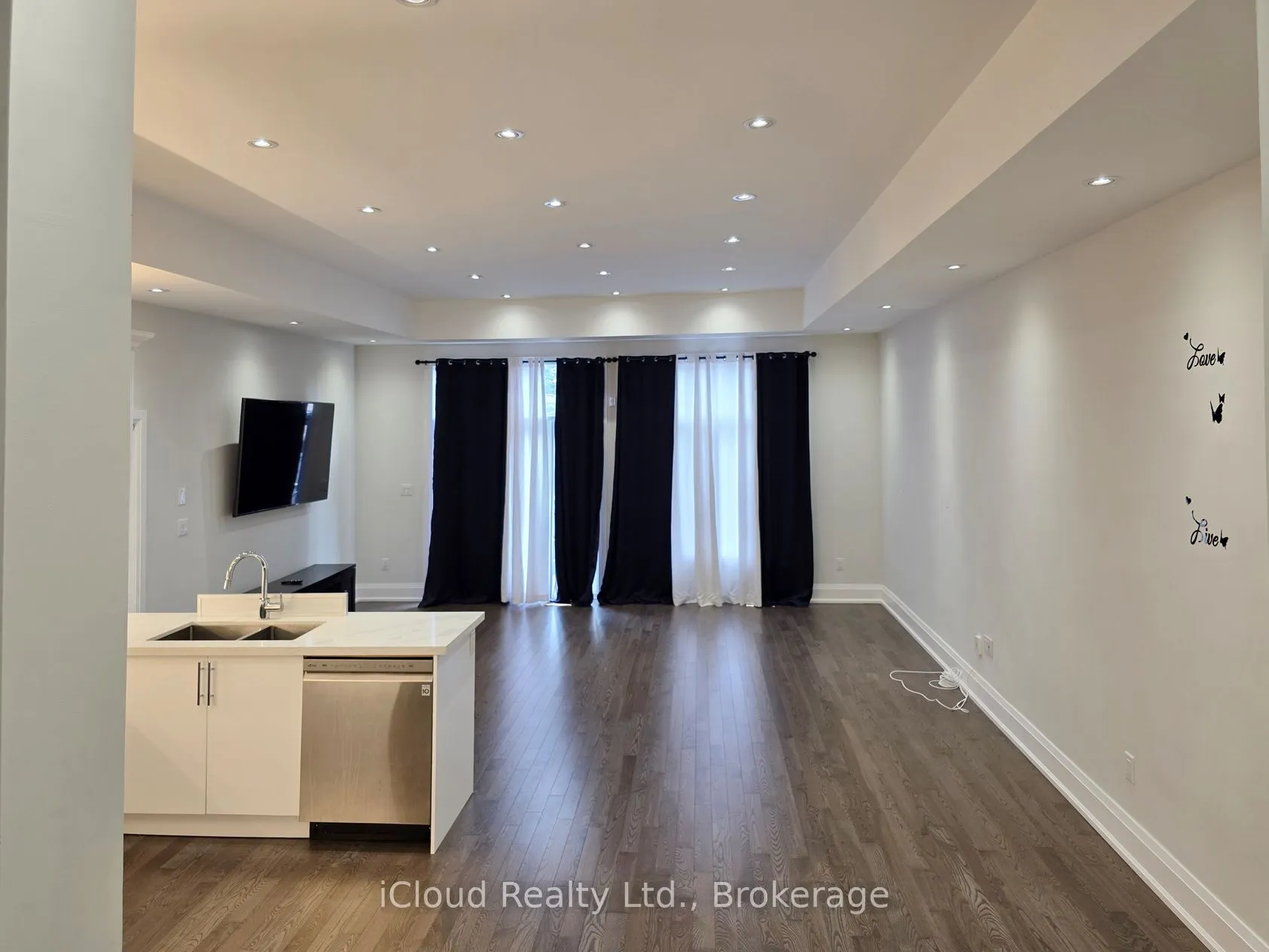 99A Leyton Avenue, ON M1L 3T9