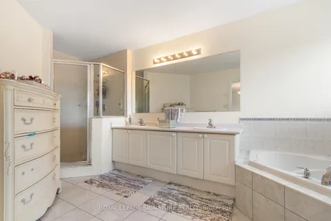 10 Goodhart Crescent, ON L1T 4J1