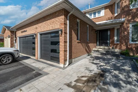 15 Leah Crescent, ON L1T 3J2