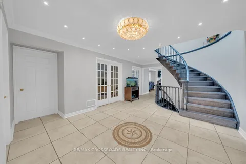 15 Leah Crescent, ON L1T 3J2