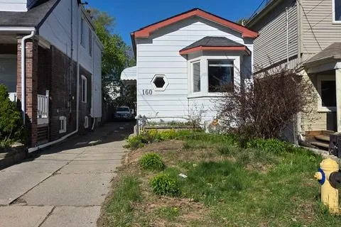 160 King Edward Avenue, ON M4C 5J8