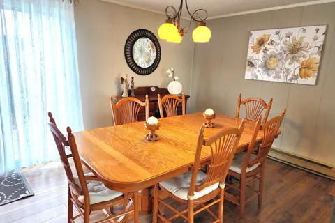 4 Champlain Court, ON L1B 1A5