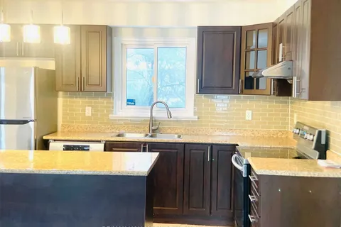 20 Snowball Crescent, ON M1B 1R8