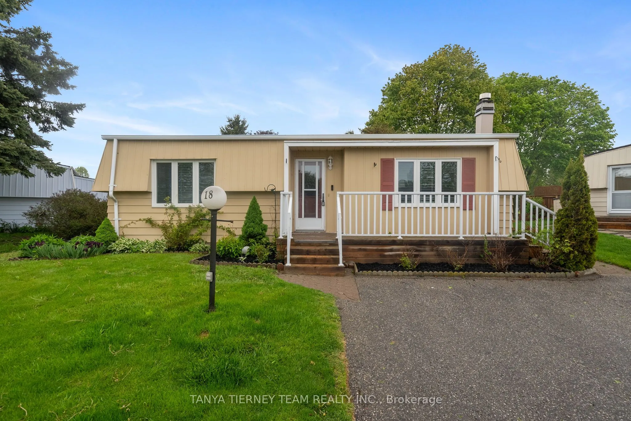 18 The Cove Road, ON L1B 1B9