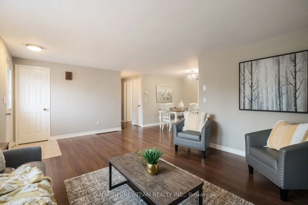 18 The Cove Road, ON L1B 1B9