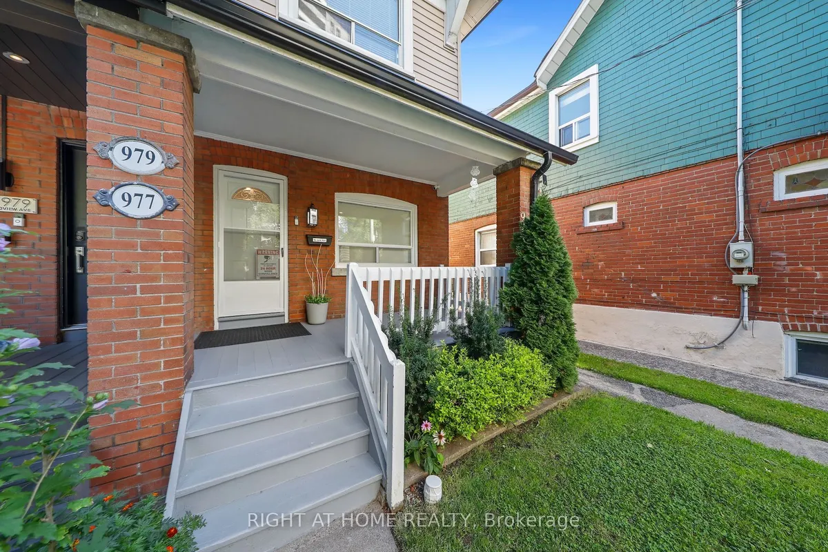 977 Broadview Avenue, ON M4K 2R9