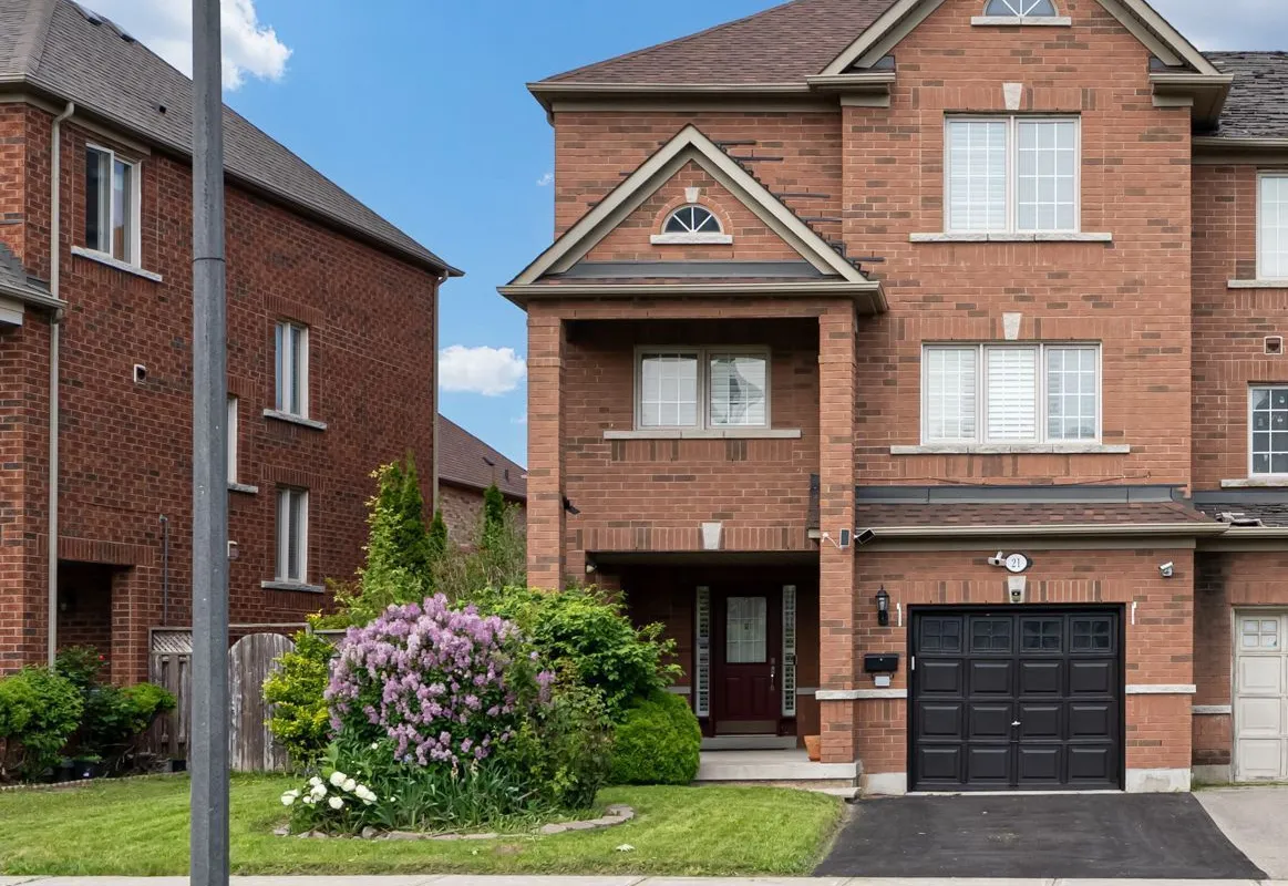 21 Polarlights Way, ON M1X 1Z4