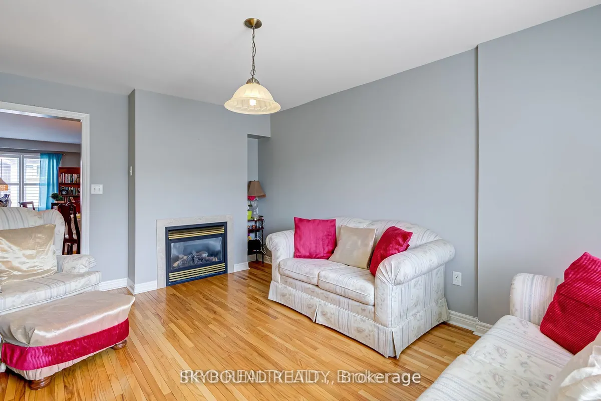 21 Polarlights Way, ON M1X 1Z4