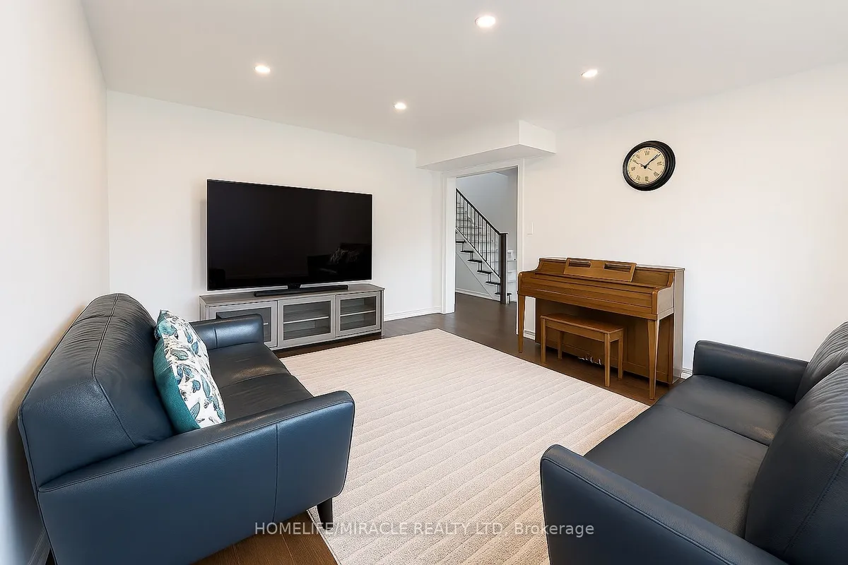 922 Snowbird Street, ON L1J 8J8