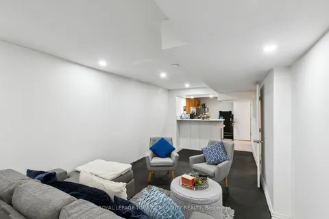 10 Greenhalf Drive, ON L1S 7N6