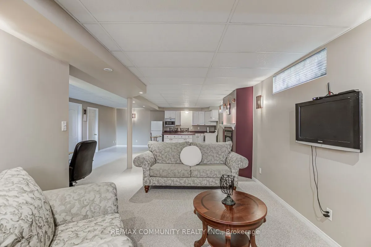 48 Bloom Avenue, ON L1B 1N6