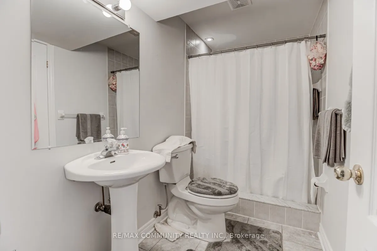 48 Bloom Avenue, ON L1B 1N6